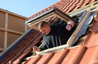 Pose de fenêtres de toit Velux à Tralaigues
